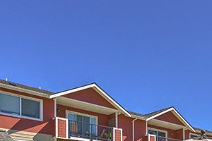 Poolside seating | Quilceda Creek apts in Marysville